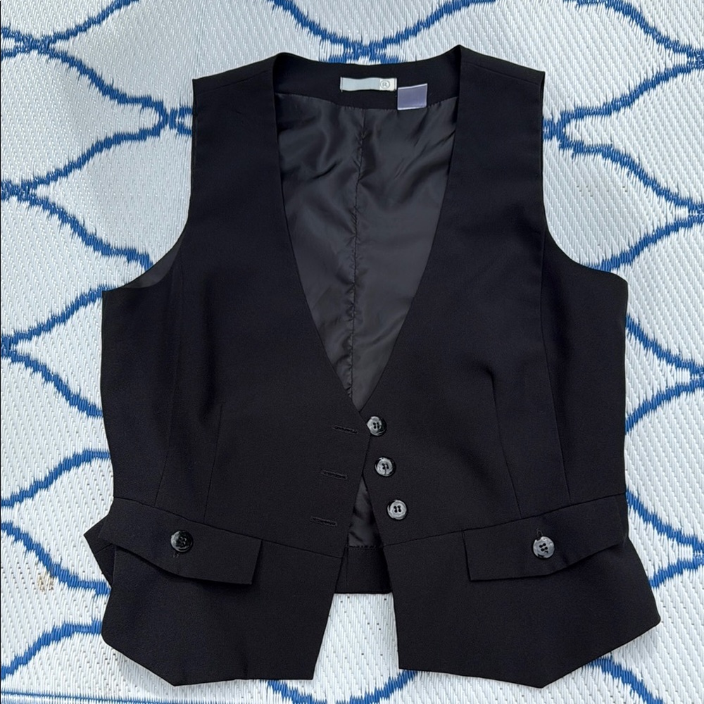 Chic Black Vest - Fits Sizes S-M - Picture 2 of 8